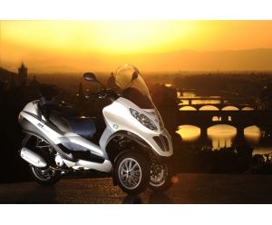 PIAGGIO MP3 300 Hybrid