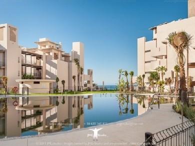 Apartamento con 2 dormitorios se vende en Estepona, Costa del Sol