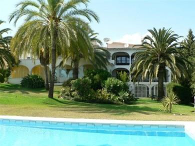 Apartamento con 3 dormitorios se vende en Estepona, Costa del Sol