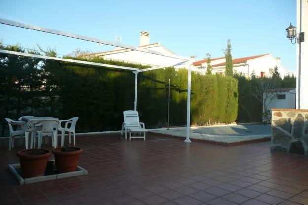 CHALET PAREADO DE 240M2 CON PISCINA