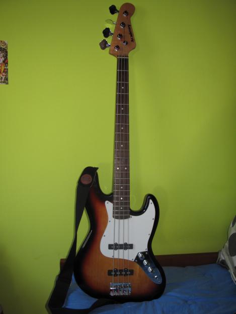 vendo bajo Academy y ampli AXL B60 casi nuevos