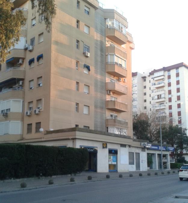 amplio piso en las delicias frente a la universidad