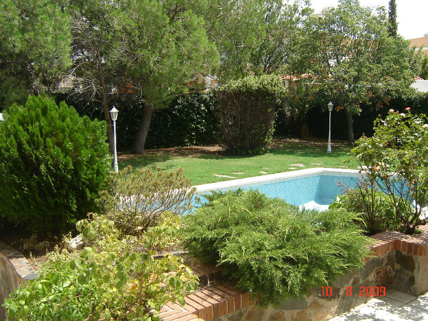 Se alquila habitacion en chalet con jardin 1.100m2 390€/mes con gastos