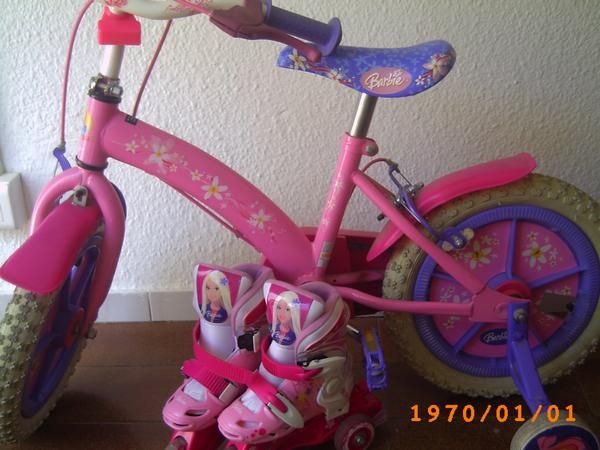 vendo bicicleta y patines de la barbie