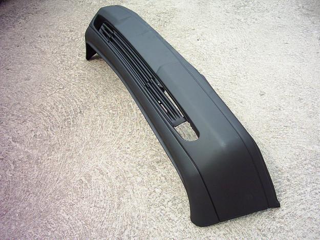 PARAGOLPES NUEVO DE MERCEDES W202 CLASE C CON DEFECTO IDEAL PARA REPARAR SOLDAR