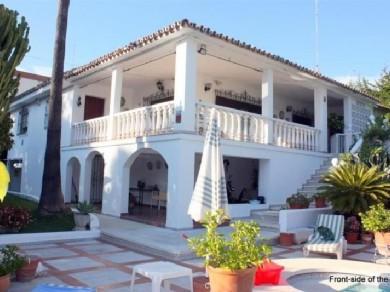 Chalet con 5 dormitorios se vende en Marbella, Costa del Sol