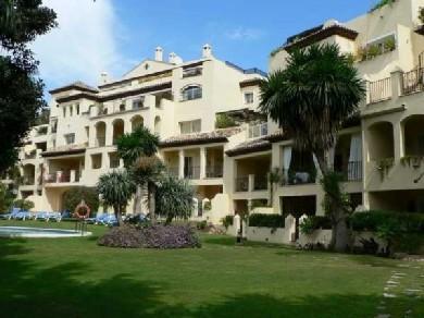 Apartamento con 2 dormitorios se vende en Marbella, Costa del Sol