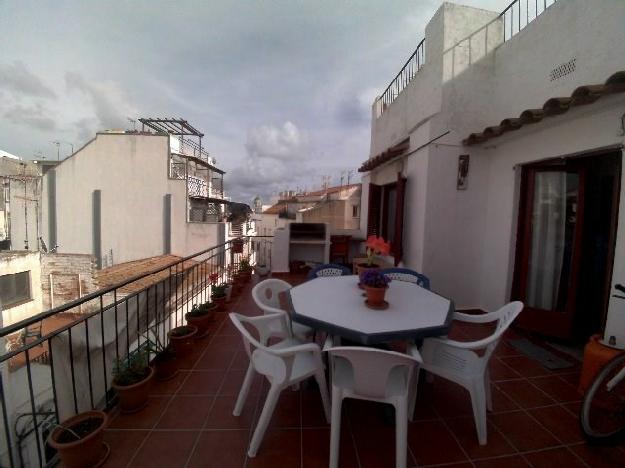 Piso en Sitges, ubicado en la zona de Poble Sec, a 2 minutos de la playa, gran terraza.