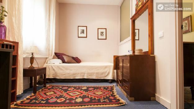Rooms available - Classy 2-Bedroom apartment in Castellana neighbourhood of Madrid