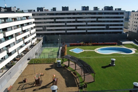 OPORTUNIDAD, Se alquila piso 2 habitaciones, gran zona ajardinada, 2 piscinas, paddel