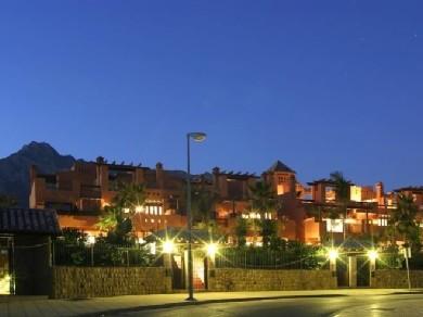 Adosado con 3 dormitorios se vende en Marbella, Costa del Sol