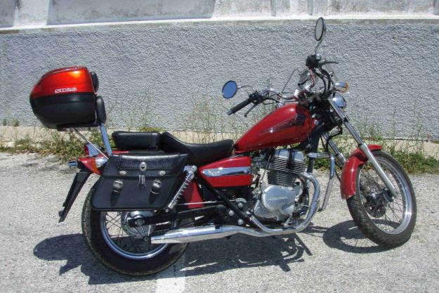 Moto honda rebel en muy buen estado de conservación