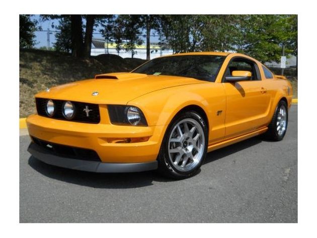FORD MUSTANG GT V8