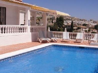 Chalet con 4 dormitorios se vende en Benalmadena Costa, Costa del Sol