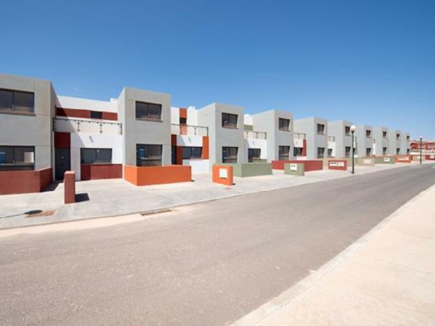 Casa Adosada A Estrenar con Terraza y Garaje en Venta en Caleta de Fuste, Fuerteventura