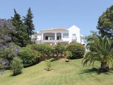 Chalet con 6 dormitorios se vende en Marbella, Costa del Sol