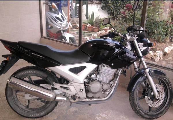Honda CBF 250 EN VENTA. Menos de 2 años! Impecable!