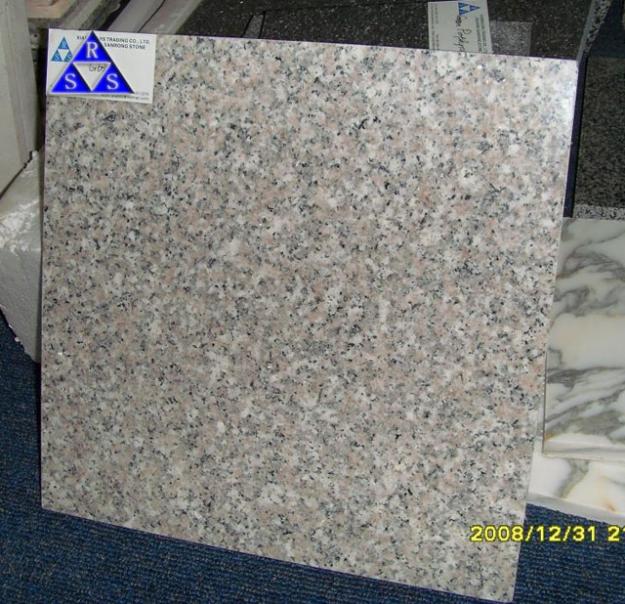 decorar suelos con granito rosa