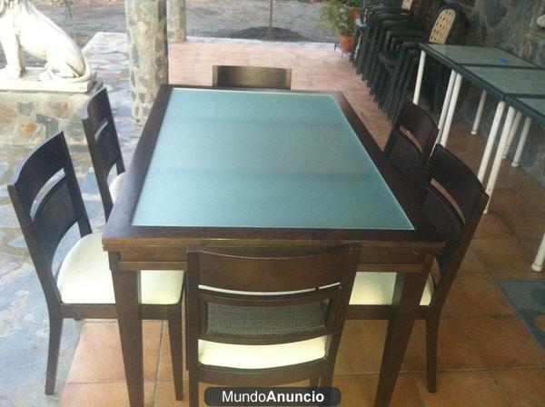 MESA DE COMEDOR Y 6 SILLAS