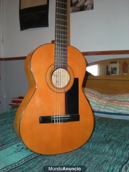 Se vende guitarra flamenca  Rosales