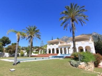 Chalet con 8 dormitorios se vende en Marbella, Costa del Sol