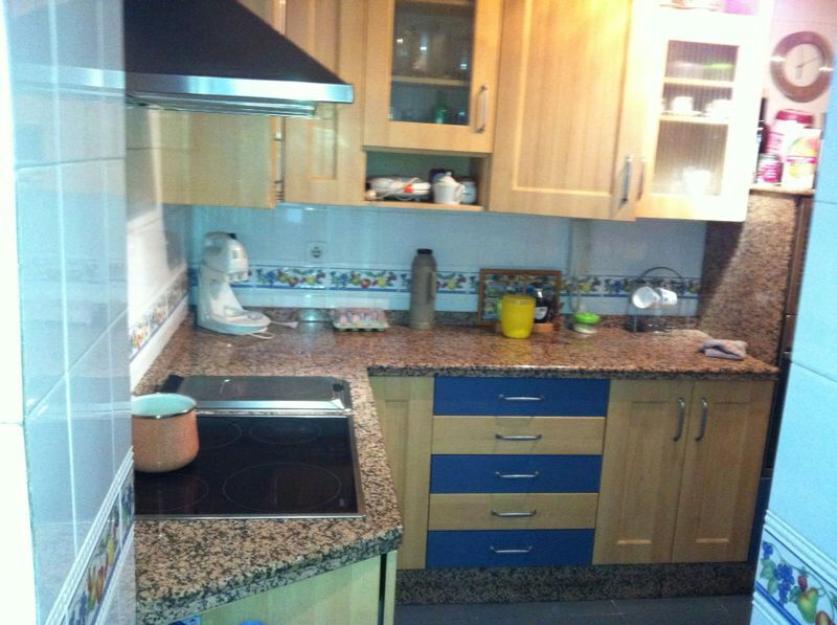 Ronda pio xii: alquilo excelente habitación. piso nuevo.