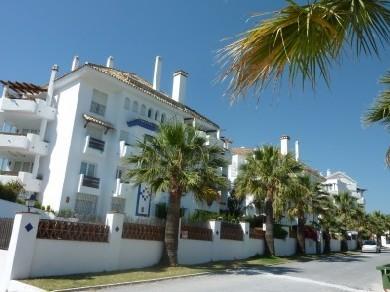 Apartamento con 3 dormitorios se vende en Marbella, Costa del Sol