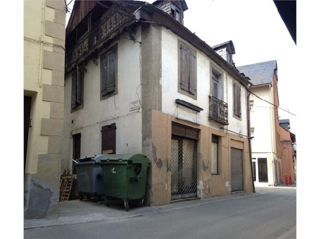 Negociable / para construir edificio con 2 aticos duplex, 2 garajes y un local de 100 m2