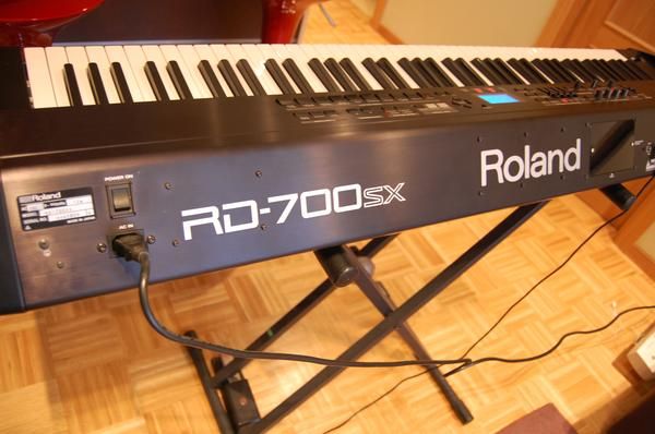 Teclado Roland RD 700 SX (Llamado piano de escenario)
