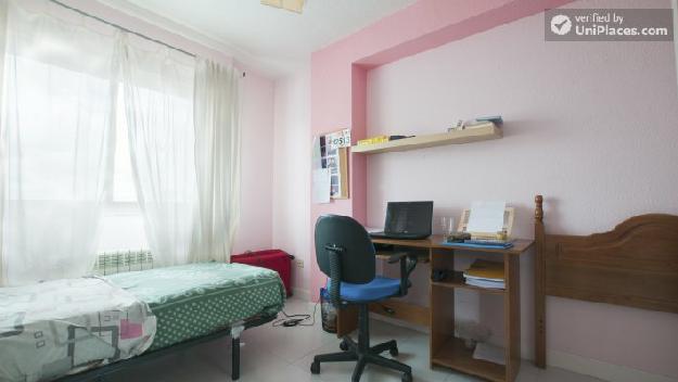 Rooms available - Big 6-bedroom house close to Universidad Europea de Madrid (UEM)