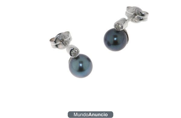 64% de descuento en estos pendientes de oro blanco con perla negra japonesa y dos brillantes.