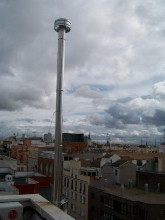 Instalamos tiros de chimeneas, respiraderos y salida de humos. Colocamos todos los product