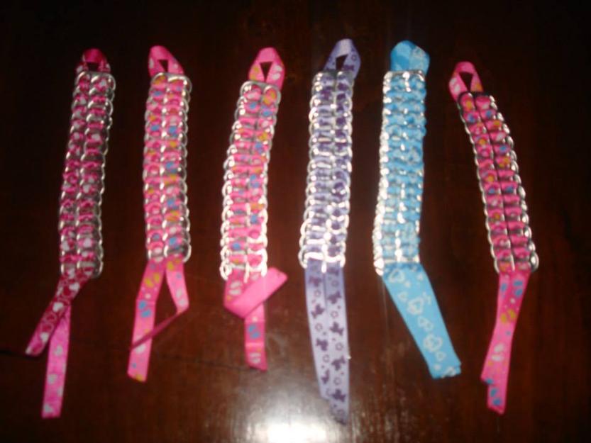 pulseritas de colores con chapitas a 2 € mas envio