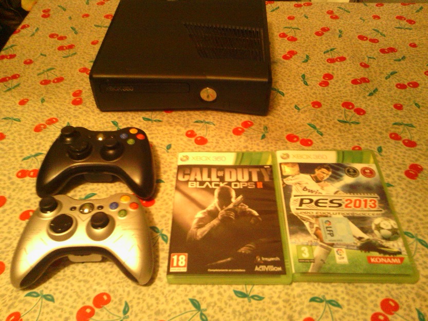 SE VENDE XBOX 360 +2 mandos +2 juegos