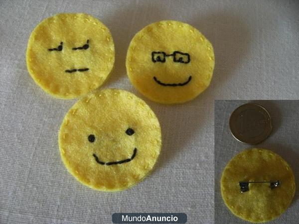 Broches de fieltro de emoticonos