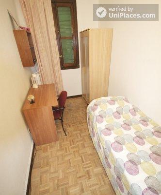 Rooms available - Typical student residence in central Gran Vía
