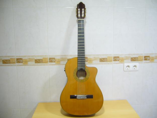 Guitarra clásica Azahar Cut-away