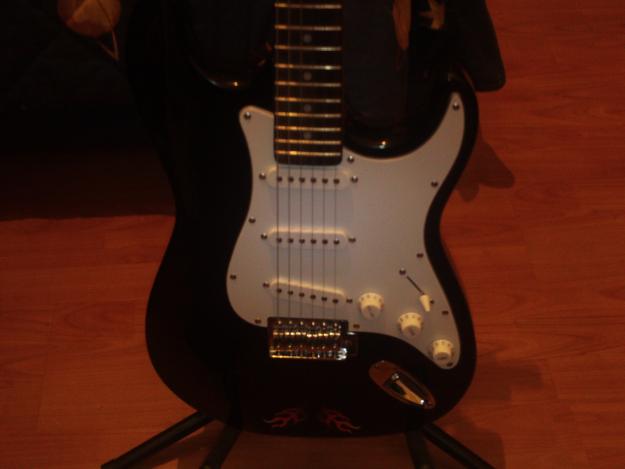Guitarra diseño stratocaster+complementos