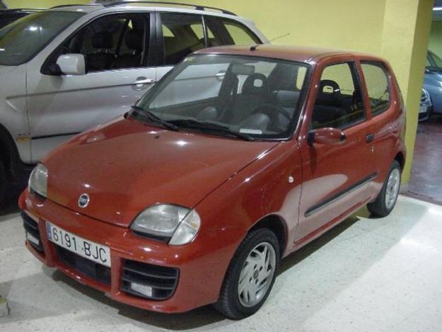 Venta de coche Fiat SEICENTO SPORT '01 en Barcelona