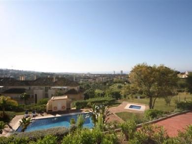 Apartamento con 2 dormitorios se vende en Marbella, Costa del Sol