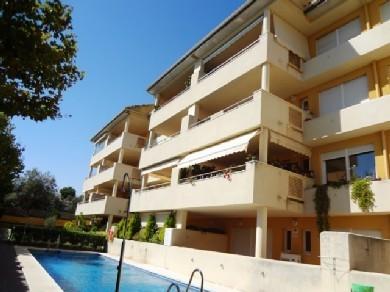 Apartamento con 3 dormitorios se vende en Marbella, Costa del Sol