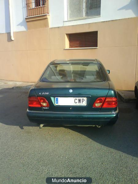 vendo mercedes benz E 220