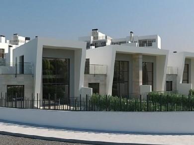 Chalet pareado con 3 dormitorios se vende en Villamartin, Costa Blanca