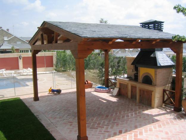 Pérgola de madera tratada