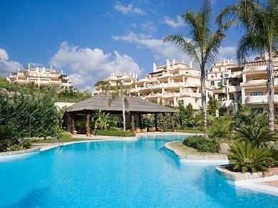 Apartamento con 4 dormitorios se vende en Benahavis, Costa del Sol