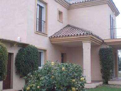 Chalet con 4 dormitorios se vende en Marbella, Costa del Sol