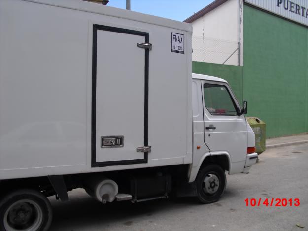 Nissan trade 2.8 frigorifico y ford transit 2.5d isotermo