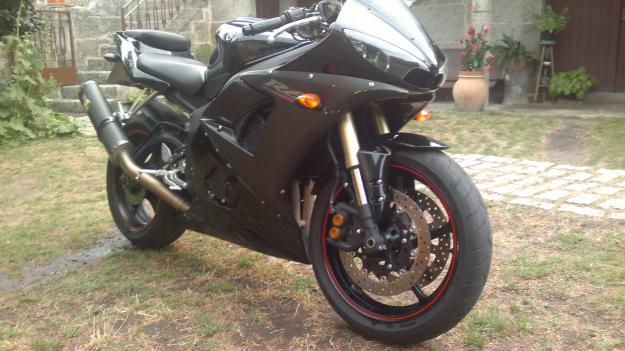YZF R6 2006 perfecto estado. Siempre garaje, nunca circuitos.