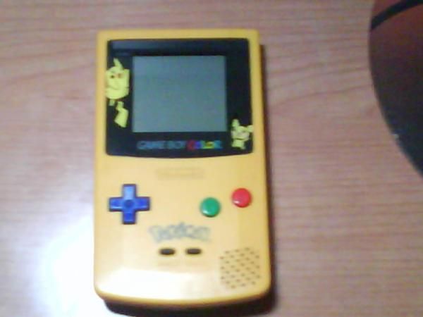 Game Boy Color en perfecto estado y juego Pokemon Edicion Cristal  .La cambio por otra consola