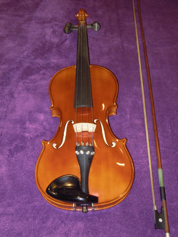 Se vende violín stradivarius 4/4 fabricado en Checoslovaquia